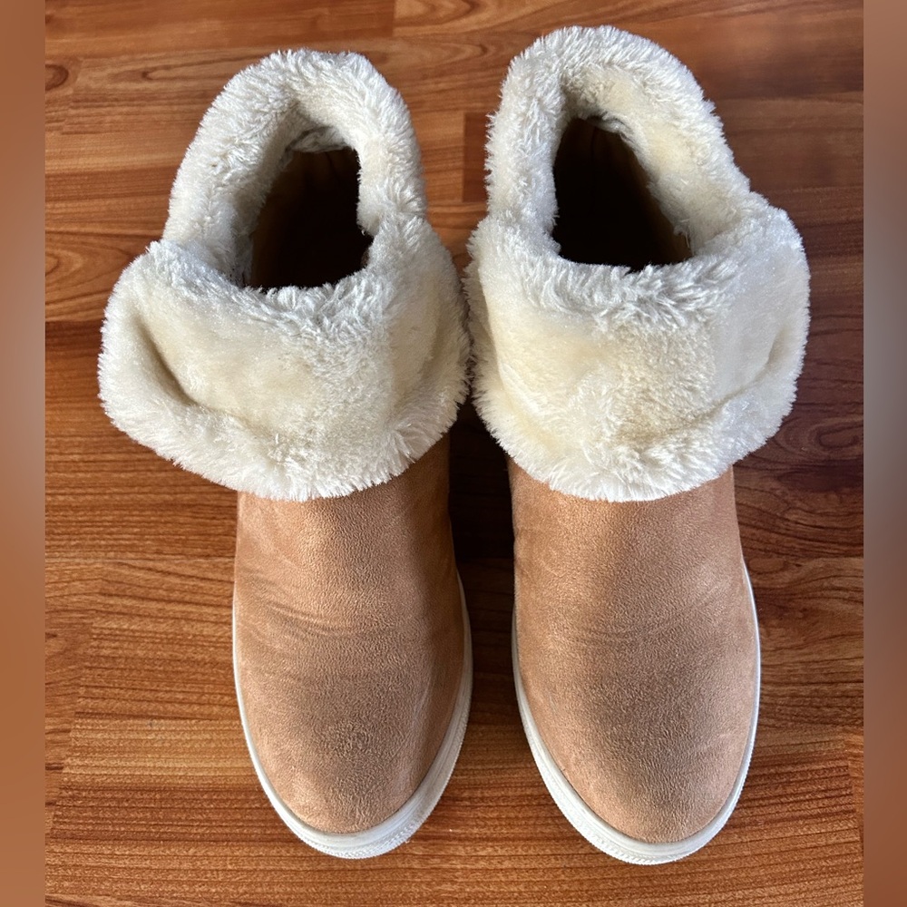 Rock & Candy Tan Suede Winter Ankle Boots with Cream Fur ~ Size 9